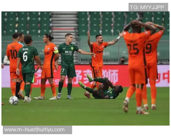 国安足协杯冠军献给已逝球迷杨雪金色座椅与奖杯共同见证感动时刻 国安足协杯冠军献给已逝球迷杨雪金色座椅与奖杯共同见证感动时刻