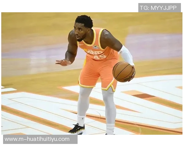 米切尔表现起伏明显第三节狂砍21分末节却陷入低迷仅得4分失误频繁