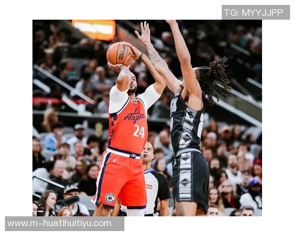 小卡复出后快船表现极端对比：在场时赢21分缺席时输56分