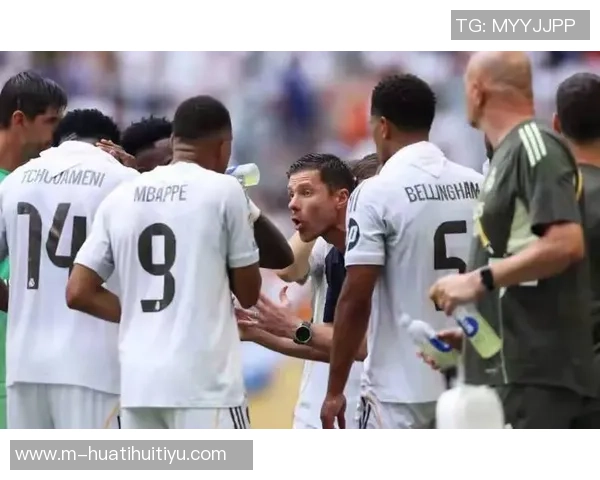 皇马全员集结阿诺德卡瓦哈尔赫伊森塞巴略斯齐聚训练场 皇马全员集结阿诺德卡瓦哈尔赫伊森塞巴略斯齐聚训练场